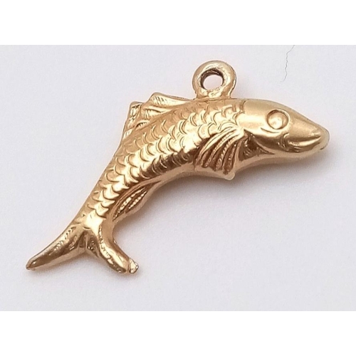 1468 - A 9K Yellow Gold Leaping Salmon Pendant/Charm. 22mm. 1.1g weight.