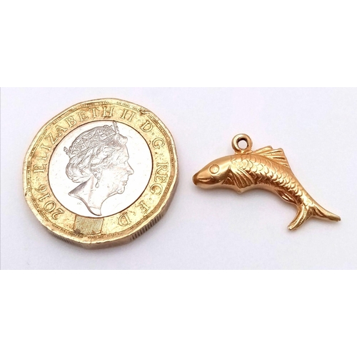 1468 - A 9K Yellow Gold Leaping Salmon Pendant/Charm. 22mm. 1.1g weight.