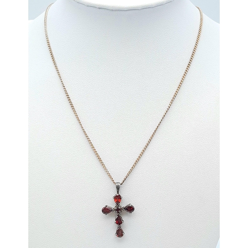 1476 - A vintage 925 silver Garnet cross pendant on silver chain. Total weight 6G. Total length 40cm.