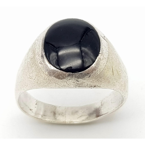 1268 - A Vintage 925 Sterling Silver Black Onyx Signet Ring. Size U. 11.75g weight.