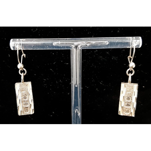 1453 - A vintage pair of sterling silver ingot earrings. Full hallmarks London, 1978. Total weight 6.4G.