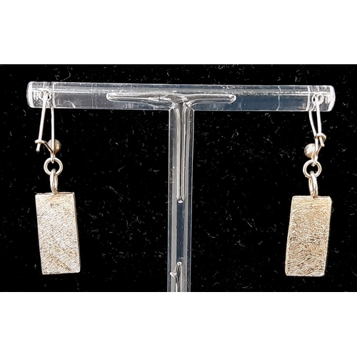 1453 - A vintage pair of sterling silver ingot earrings. Full hallmarks London, 1978. Total weight 6.4G.