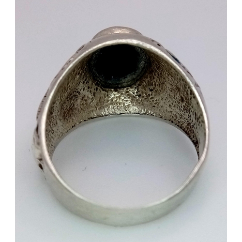 1267 - A Vintage Men’s American Football Hallmarked Silver Onyx Ring Size X. Ring is set with a 1.1cm Long ... 