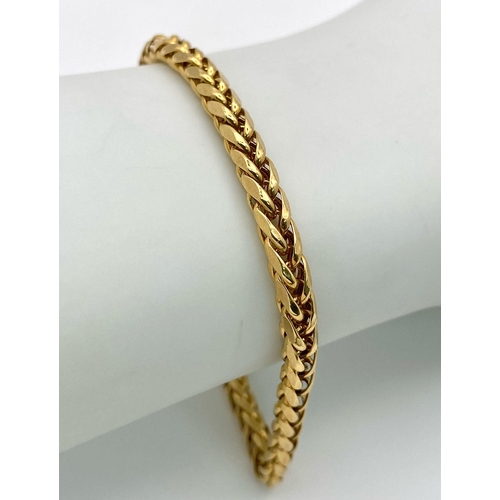 24 - A 9K Yellow Gold Intricate Link Bracelet. 18cm. 5g weight.