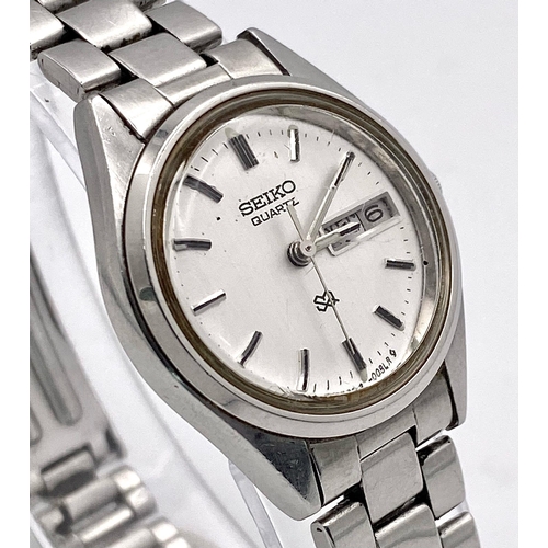 386 - A Vintage Seiko SQ Quartz Day Date Ladies Watch, Stainless Steel, 25mm diameter, Fits Wrist Size 16c... 