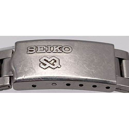 386 - A Vintage Seiko SQ Quartz Day Date Ladies Watch, Stainless Steel, 25mm diameter, Fits Wrist Size 16c... 