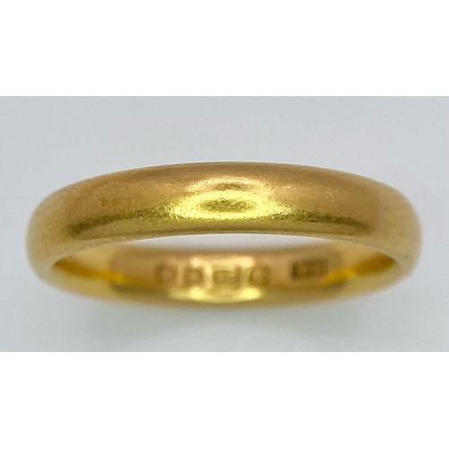 155 - A Vintage 22K Yellow Gold Band Ring. 3mm width. Size K. 4g weight. Full UK hallmarks