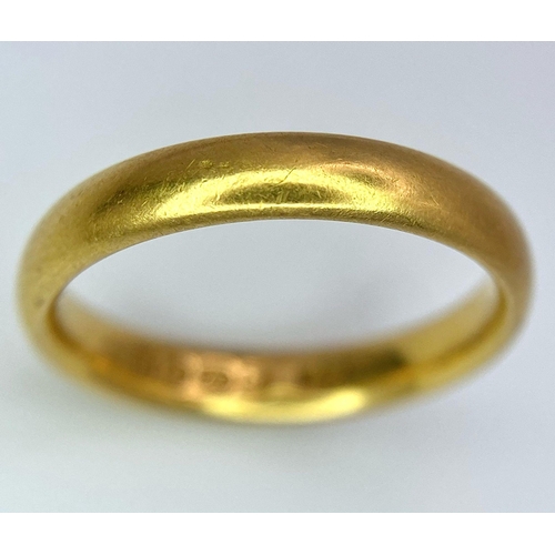 155 - A Vintage 22K Yellow Gold Band Ring. 3mm width. Size K. 4g weight. Full UK hallmarks