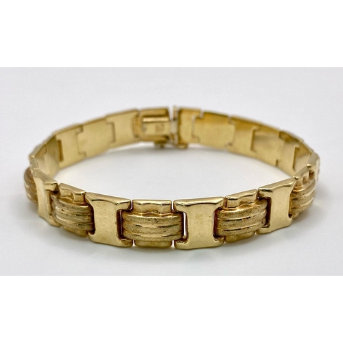 38 - A Stylish 14K Yellow Gold Belt Buckle Link Bracelet. 18cm. 13.9g weight.