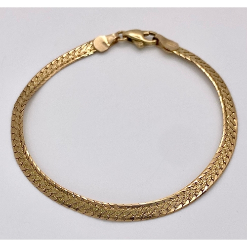 421 - A Vintage 9K Yellow Gold Flat Link Bracelet. 17cm length. 3.7g weight.