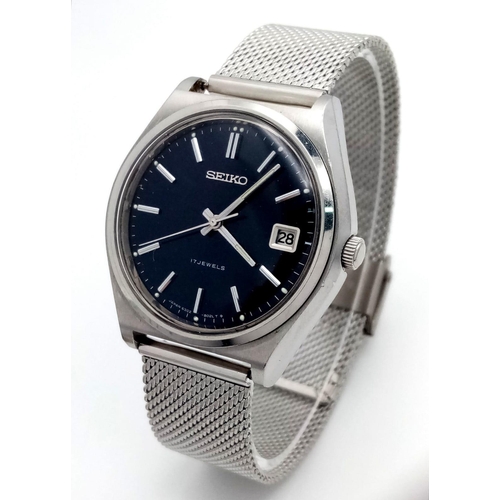 834 - A Vintage Seiko Automatic Gents Watch. Stainless steel bracelet and case - 38mm. Blue dial with date... 