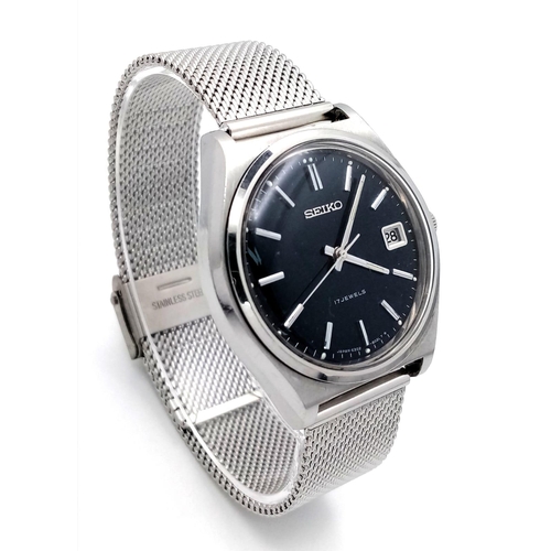 834 - A Vintage Seiko Automatic Gents Watch. Stainless steel bracelet and case - 38mm. Blue dial with date... 