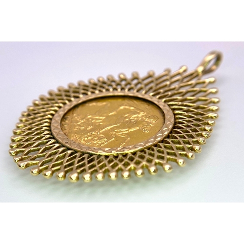 862 - A 1904 SOVEREIGN COIN MOUNTED IN A 9K GOLD FILIGREE SETTING .   14.3gms