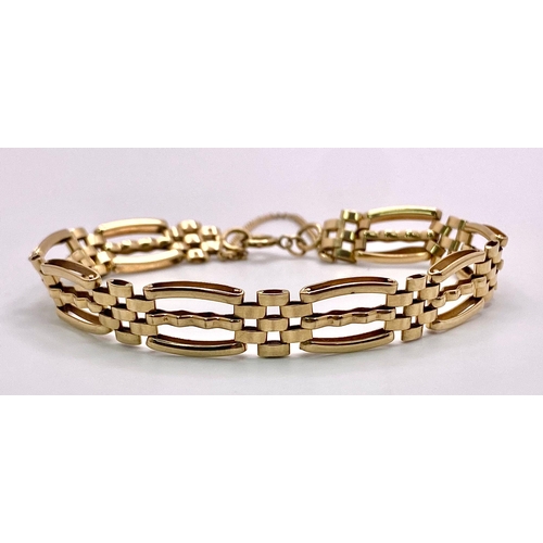 879 - A 9K Yellow Gold Fancy Gate-Link Bracelet. 17cm length. 9.75g total weight.