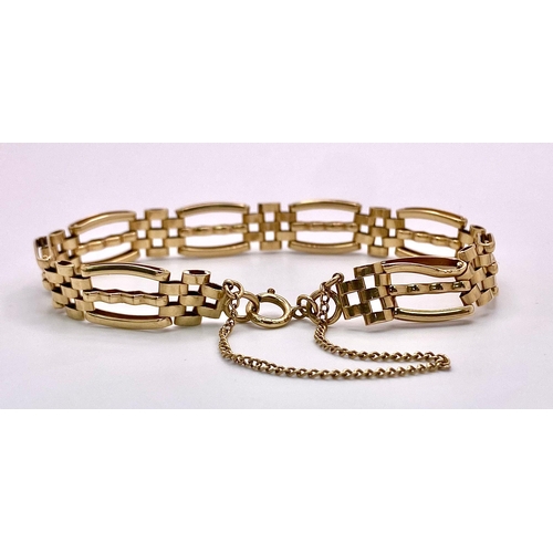 879 - A 9K Yellow Gold Fancy Gate-Link Bracelet. 17cm length. 9.75g total weight.