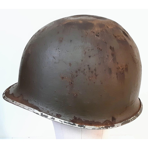 181 - WW2 US M1 Swivel Bale Helmet, with insignia of the 8 th Infantry Division. This helmet has the typic... 