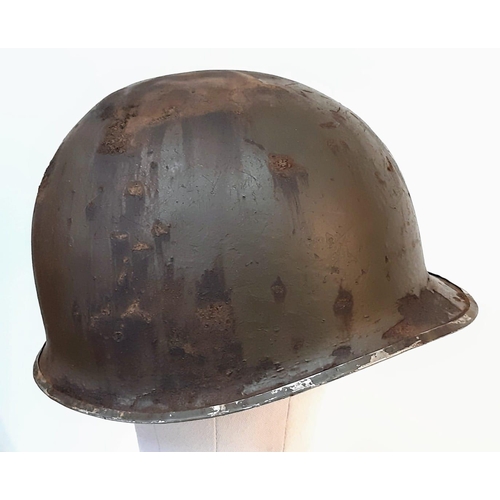 181 - WW2 US M1 Swivel Bale Helmet, with insignia of the 8 th Infantry Division. This helmet has the typic... 