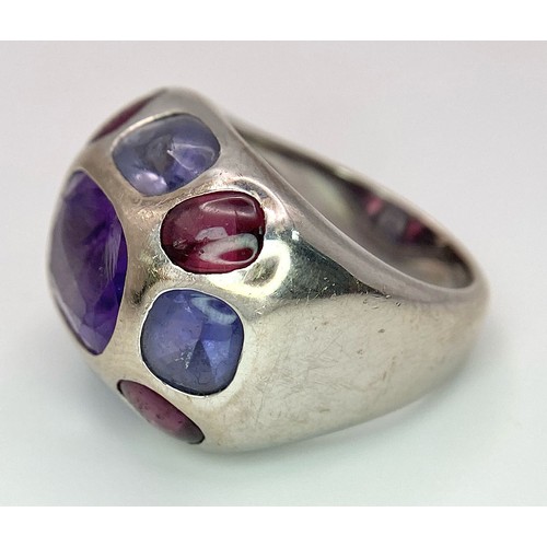 746 - A Chanel Designer 18K White Gold and Amethyst and Garnet Ring. Rectangular cut central amethyst with... 