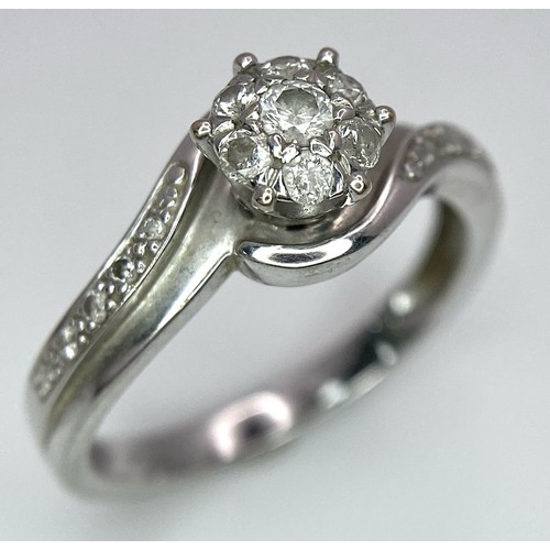 1284 - A 9K WHITE GOLD 0.25CT DIAMOND CLUSTER RING. TOTAL WEIGHT 2.4G. SIZE L