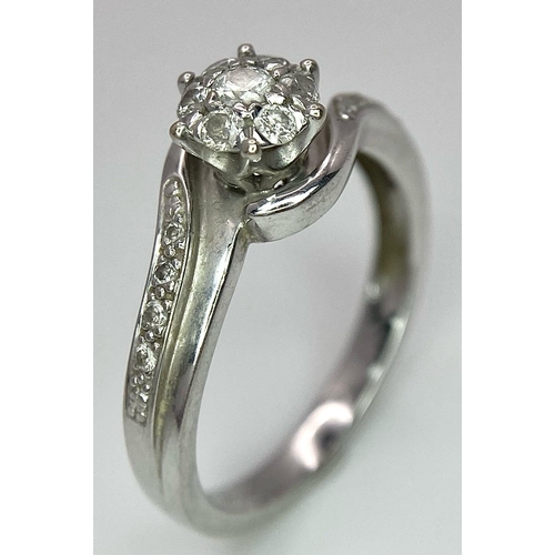 1284 - A 9K WHITE GOLD 0.25CT DIAMOND CLUSTER RING. TOTAL WEIGHT 2.4G. SIZE L