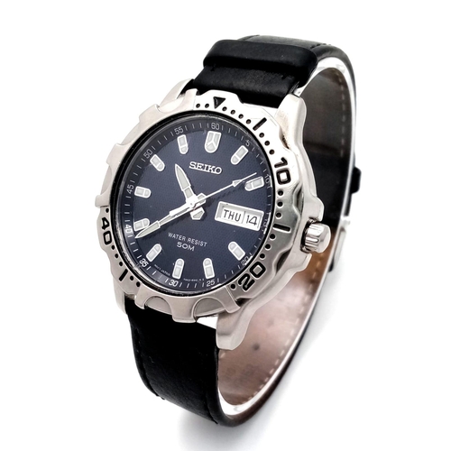 1293 - A Vintage Seiko Quartz Gents Watch. Black leather strap. Stainless steel case - 38mm. Blue dial with... 