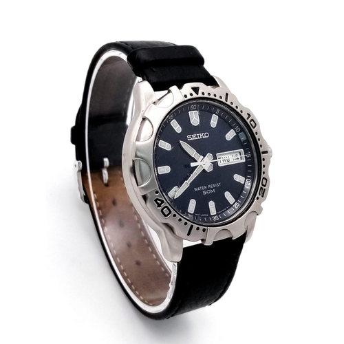 1293 - A Vintage Seiko Quartz Gents Watch. Black leather strap. Stainless steel case - 38mm. Blue dial with... 