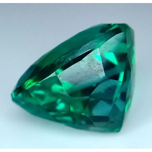 456 - A Beautiful 17ct Green/Blue Topaz Gemstone. Trillion shape with no visible marks or inclusions. No c... 