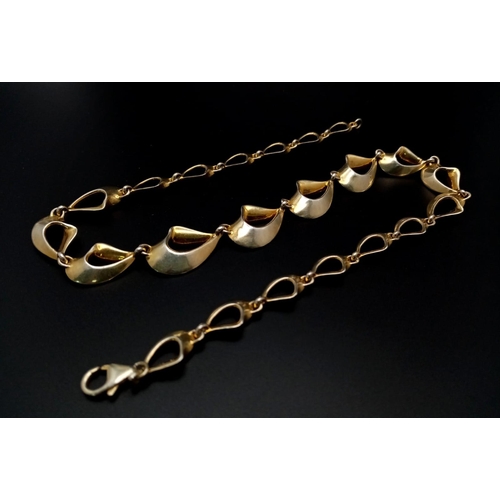 485 - A Gilded 925 Sterling Silver Graduated Link Necklace. 43cm length. 38g weight.