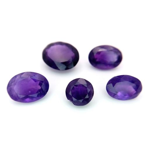 590 - A 20.35ctw Lot of Five Amethysts. Comes with a clip-open case.