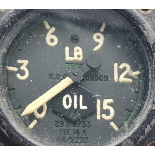 1576 - A Vintage RAF Aircraft Oil Gauge. 5cm dial diameter.