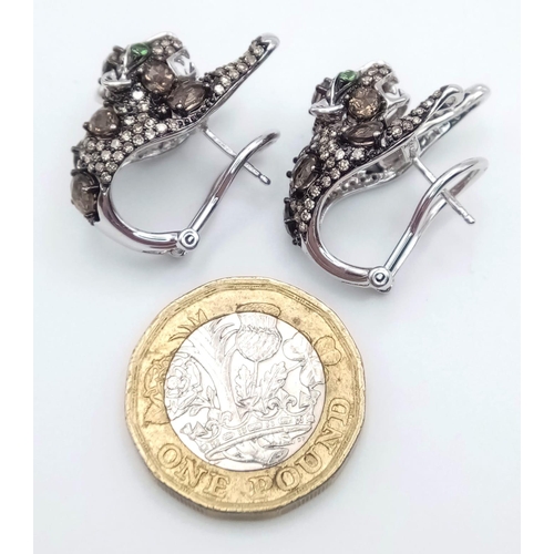 259 - A STUNNING PAIR OF 14K WHITE GOLD DIAMOND , CHAMPAGNE DIAMONDS AND EMERALD PANTHER EARRINGS.   10.5g... 