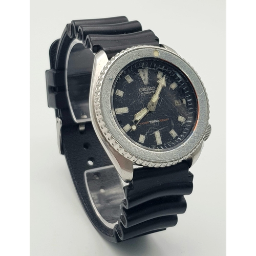 294 - A VINTAGE SEIKO AUTOMATIC DIVERS WATCH (GLASS IS SCRATCHED)a/f