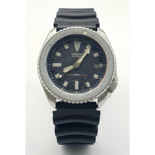 294 - A VINTAGE SEIKO AUTOMATIC DIVERS WATCH (GLASS IS SCRATCHED)a/f