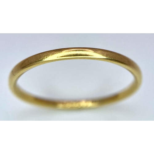 163 - An 18 k yellow gold wedding band ring, fully hallmarked, size: o, weight: 1.5 g.