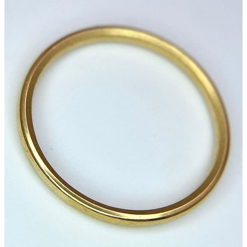 163 - An 18 k yellow gold wedding band ring, fully hallmarked, size: o, weight: 1.5 g.