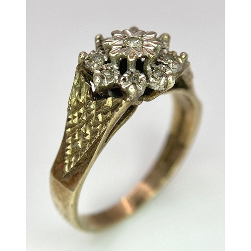 282 - A vintage, 9 K yellow gold ring with a cluster of diamonds. Size: N, weight: 3.4 g.