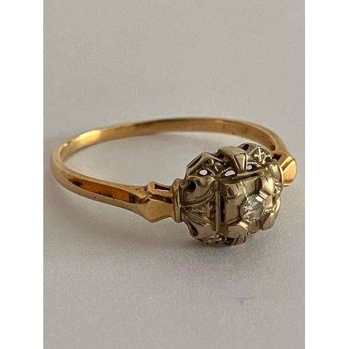 301 - Fabulous Antique 18 carat GOLD and DIAMOND RING. Having a DIAMOND set to top in a  PLATINUM CATHEDRA... 