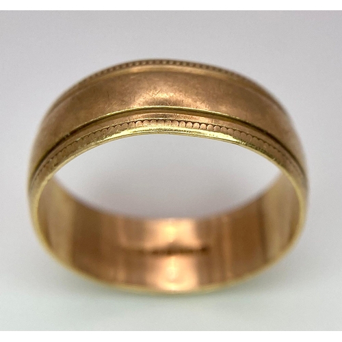 373 - A 9 K yellow gold band ring with a pair of grooves. Size: L1/2. weight: 2.7 g.