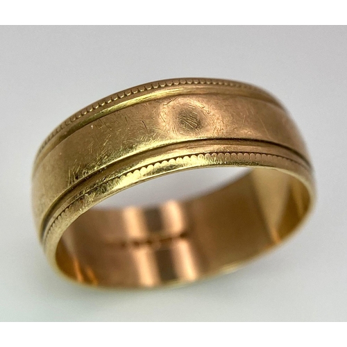 373 - A 9 K yellow gold band ring with a pair of grooves. Size: L1/2. weight: 2.7 g.