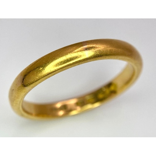 48 - A 22 K yellow gold wedding band ring, fully hallmarked, size: U, weight: 6.4 g.