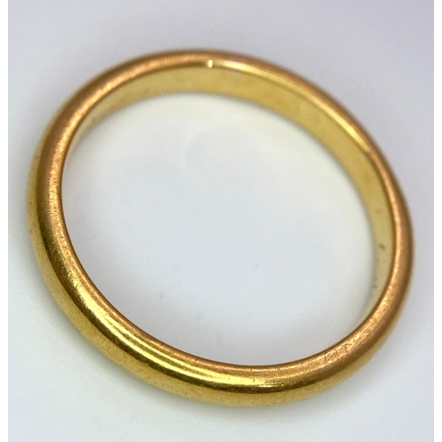 48 - A 22 K yellow gold wedding band ring, fully hallmarked, size: U, weight: 6.4 g.