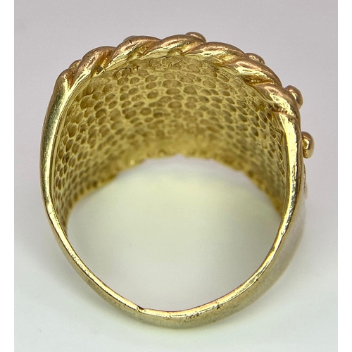 54 - A LARGE AND HEAVY 9K YELLOW GOLD SHOT/KEEPER RING, WEIGHT  13G AND SIZE T