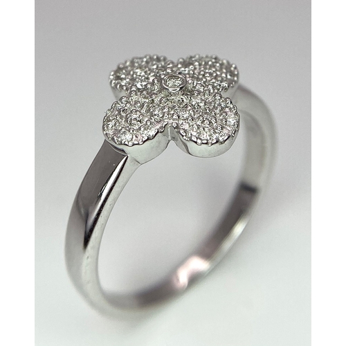 82 - A LUCKY 18K WHITE GOLD 4 LEAF CLOVER DIAMOND SET RING, APPROX 0.35CT, WEIGHT 3.9G SIZE M