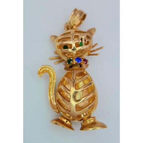 285 - A VERY CUTE 9K YELLOW GOLD ARTICULATED PUSSY CAT CHARM, WITH STONE SET EYES AND COLLAR, WEIGHT 6.1G ... 