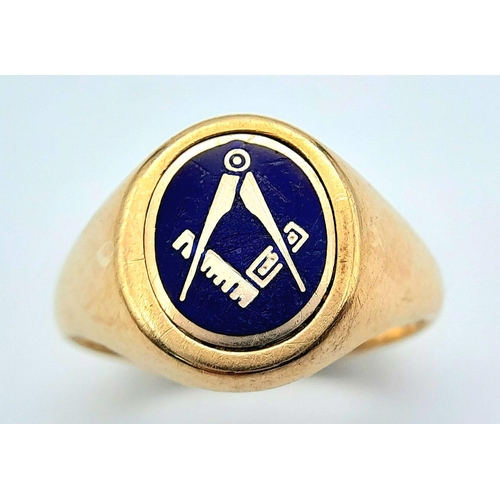 99 - 9K YELLOW GOLD MASONIC ENAMEL RING, WEIGHT 8.8G SIZE V