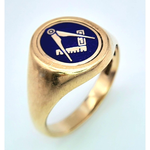 99 - 9K YELLOW GOLD MASONIC ENAMEL RING, WEIGHT 8.8G SIZE V