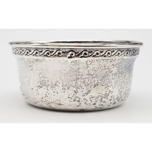 115 - A SOLID SILVER BOWL MADE BY JOHN LAWRENCE & CO IN BIRMINGHAM AND DATED 1913 , WITH HAND ETCHED RIM .... 