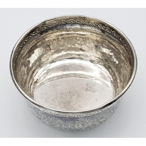 115 - A SOLID SILVER BOWL MADE BY JOHN LAWRENCE & CO IN BIRMINGHAM AND DATED 1913 , WITH HAND ETCHED RIM .... 