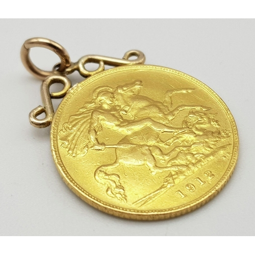 135 - A 1912 King George V half sovereign pendant, total weight: 4.4 g