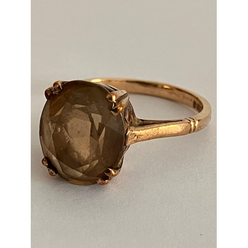 476 - 9 carat GOLD RING Having large (2.0 carat) oval cut YELLOW AMETHYST Mounted to top. Full UK hallmark... 